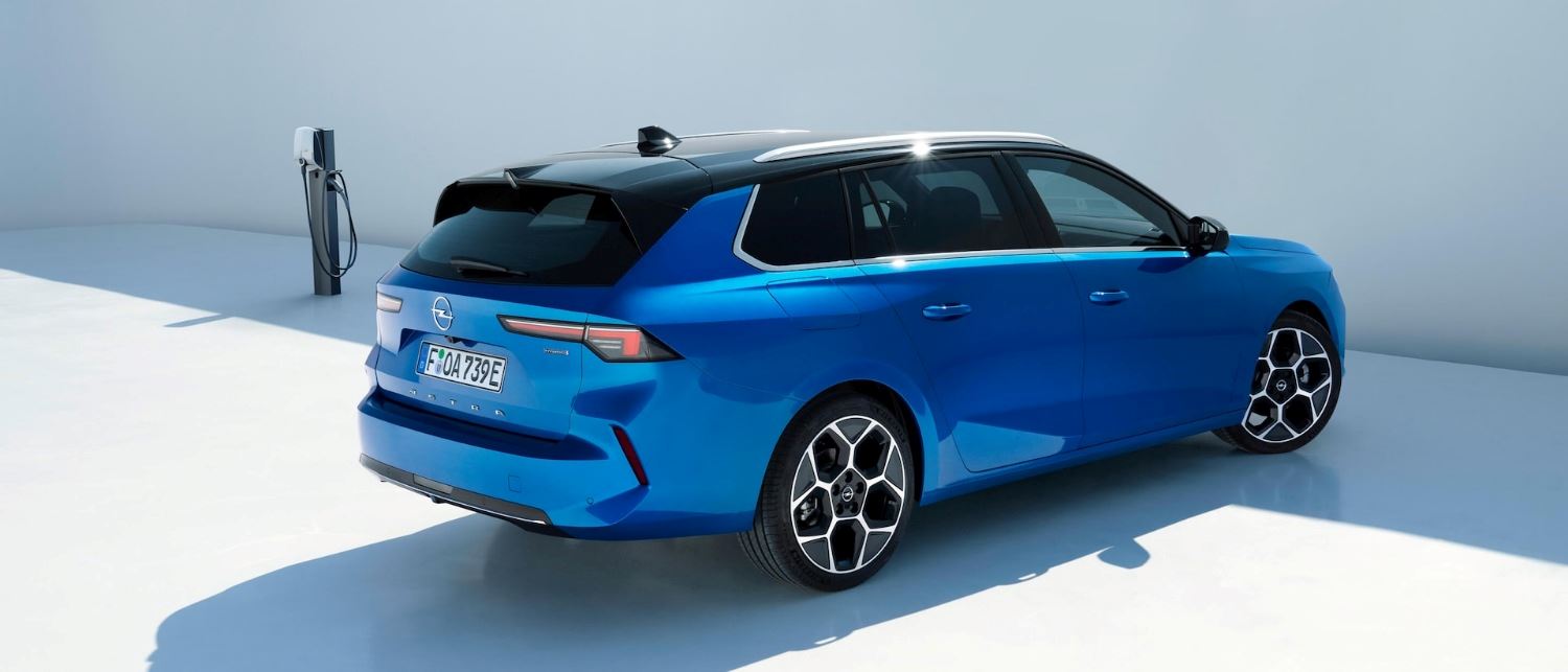 Opel astra sports tourer laadpaal blauw 2022