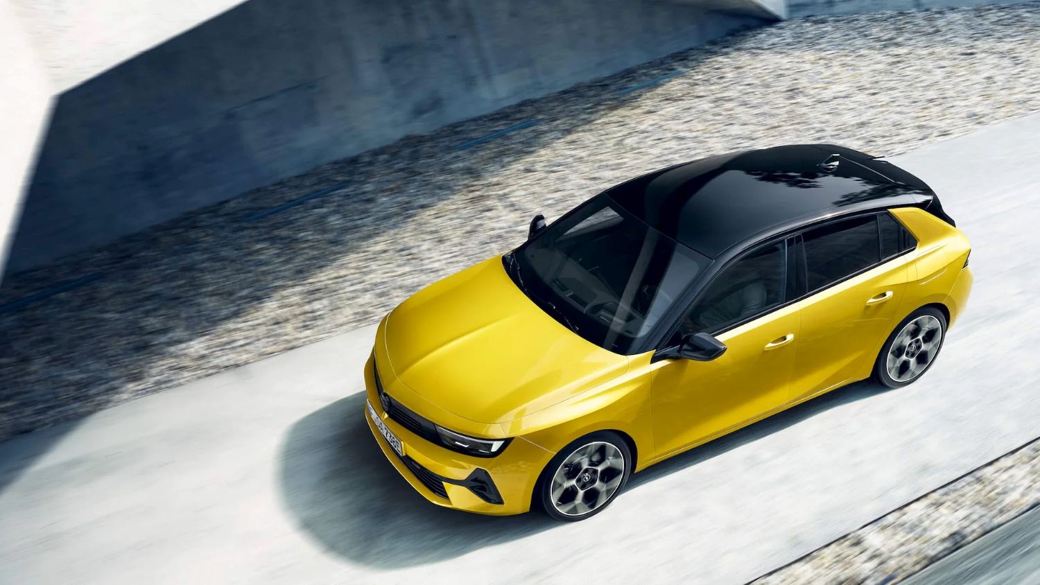 Opel Astra geel bovenkant 2022