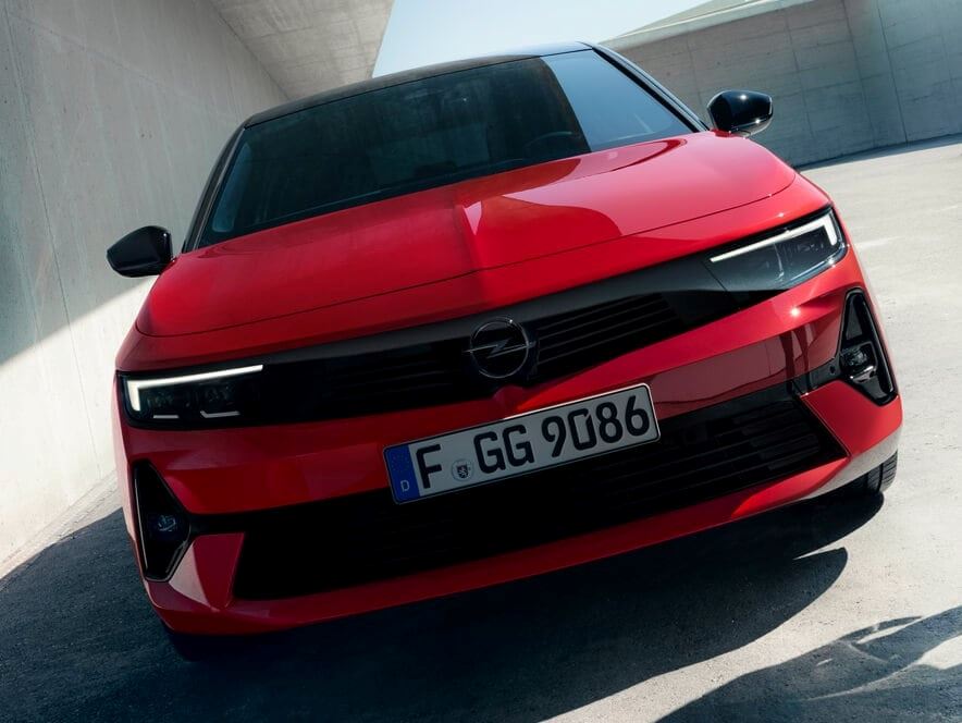 Opel Astra rood voorkant 2022